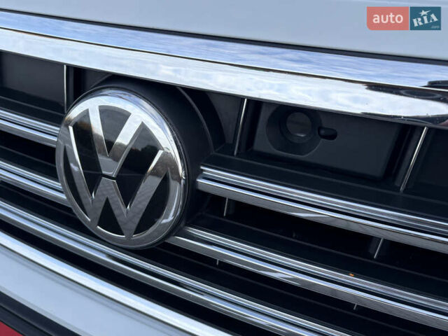 Белый Фольксваген Туарег, объемом двигателя 3 л и пробегом 156 тыс. км за 45999 $, фото 39 на Automoto.ua