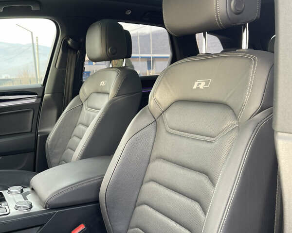 Белый Фольксваген Туарег, объемом двигателя 2.97 л и пробегом 242 тыс. км за 42990 $, фото 20 на Automoto.ua