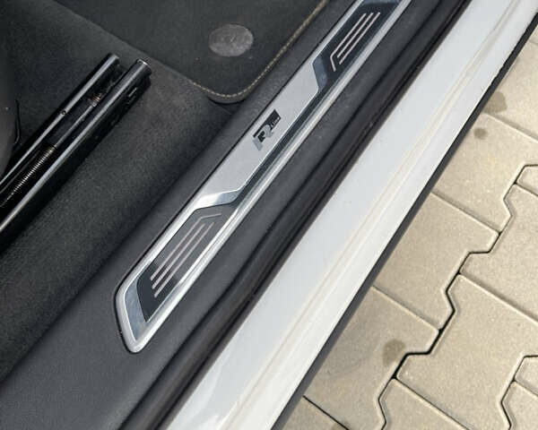 Белый Фольксваген Туарег, объемом двигателя 2.97 л и пробегом 242 тыс. км за 42990 $, фото 36 на Automoto.ua