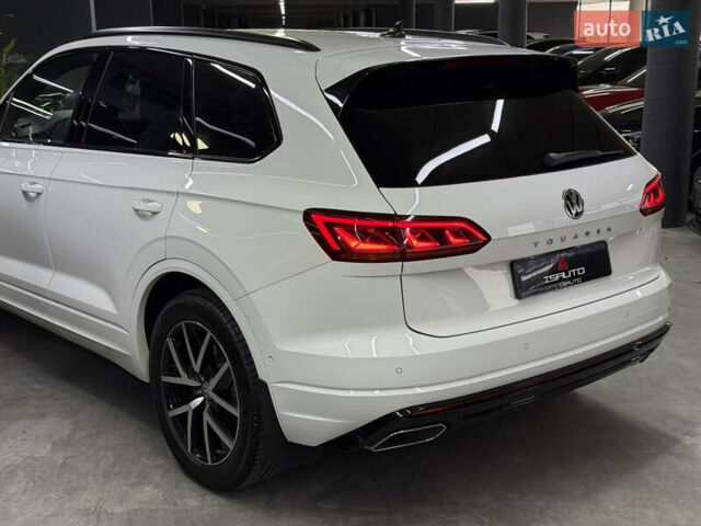 Білий Фольксваген Туарег, об'ємом двигуна 2.97 л та пробігом 146 тис. км за 51900 $, фото 11 на Automoto.ua