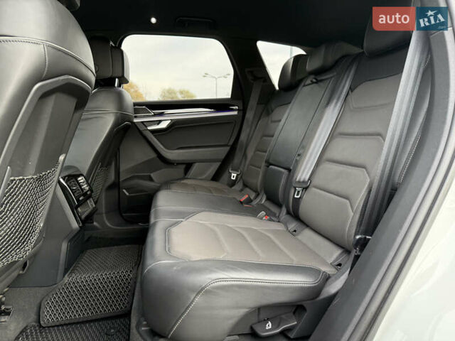 Білий Фольксваген Туарег, об'ємом двигуна 2.97 л та пробігом 91 тис. км за 56999 $, фото 25 на Automoto.ua