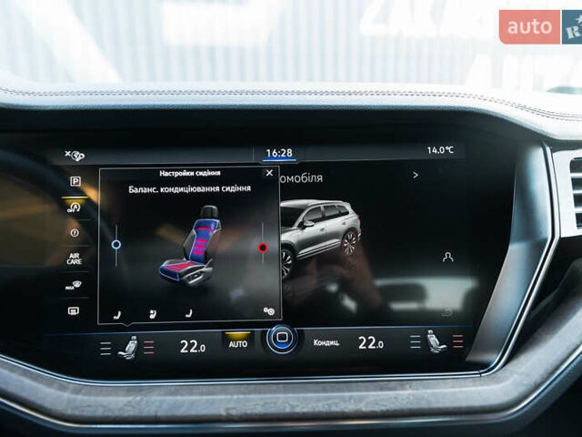 Белый Фольксваген Туарег, объемом двигателя 2.97 л и пробегом 263 тыс. км за 45500 $, фото 43 на Automoto.ua