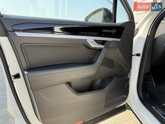 Белый Фольксваген Туарег, объемом двигателя 2.97 л и пробегом 177 тыс. км за 52900 $, фото 26 на Automoto.ua