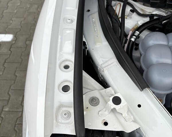 Белый Фольксваген Туарег, объемом двигателя 3 л и пробегом 156 тыс. км за 45999 $, фото 113 на Automoto.ua