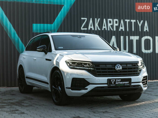 Белый Фольксваген Туарег, объемом двигателя 2.97 л и пробегом 263 тыс. км за 45500 $, фото 4 на Automoto.ua