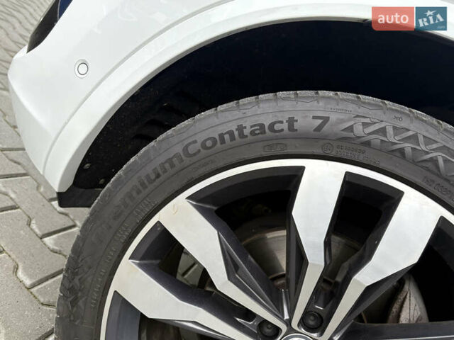 Белый Фольксваген Туарег, объемом двигателя 3 л и пробегом 156 тыс. км за 45999 $, фото 106 на Automoto.ua