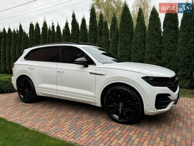 Білий Фольксваген Туарег, об'ємом двигуна 2.97 л та пробігом 141 тис. км за 51999 $, фото 3 на Automoto.ua