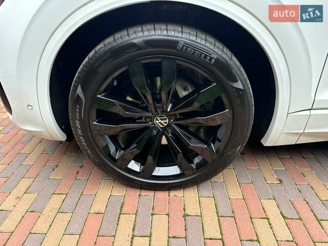 Білий Фольксваген Туарег, об'ємом двигуна 2.97 л та пробігом 141 тис. км за 51999 $, фото 12 на Automoto.ua