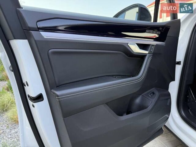 Белый Фольксваген Туарег, объемом двигателя 2.97 л и пробегом 177 тыс. км за 52900 $, фото 29 на Automoto.ua