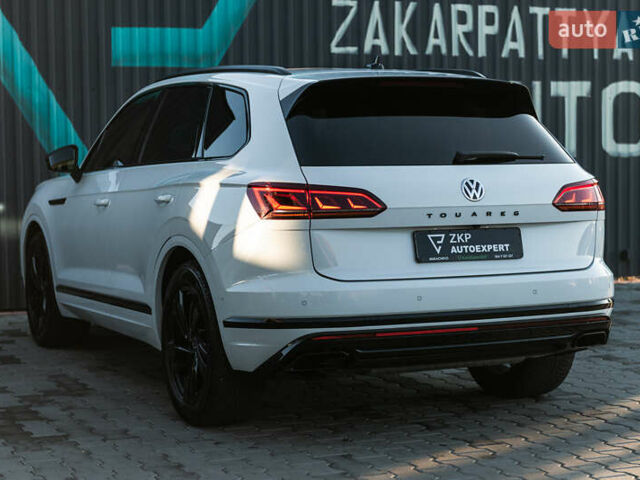 Белый Фольксваген Туарег, объемом двигателя 2.97 л и пробегом 263 тыс. км за 45500 $, фото 9 на Automoto.ua