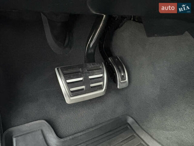 Белый Фольксваген Туарег, объемом двигателя 3 л и пробегом 156 тыс. км за 45999 $, фото 75 на Automoto.ua