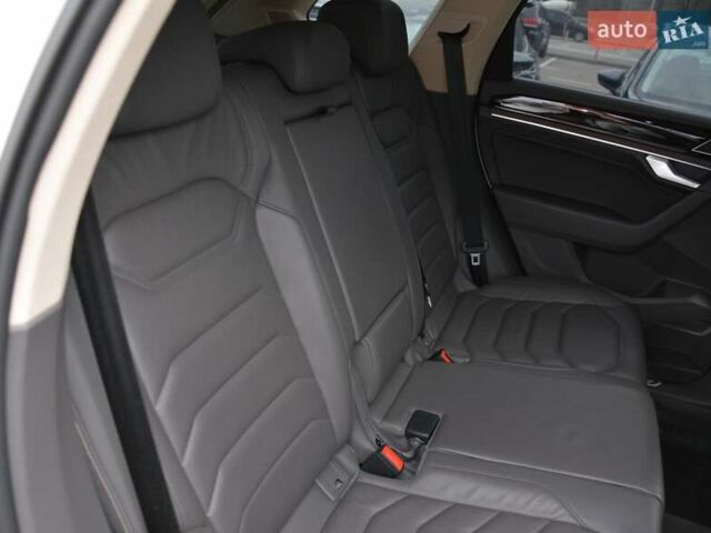 Білий Фольксваген Туарег, об'ємом двигуна 2.97 л та пробігом 268 тис. км за 38000 $, фото 47 на Automoto.ua