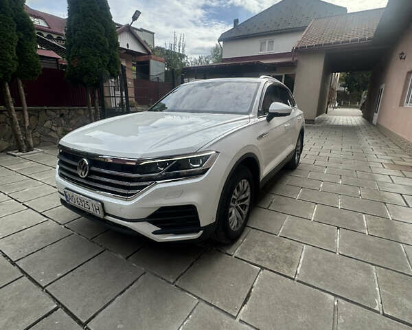 Білий Фольксваген Туарег, об'ємом двигуна 2.97 л та пробігом 165 тис. км за 43500 $, фото 5 на Automoto.ua