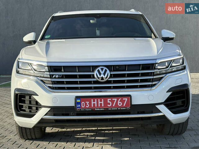Белый Фольксваген Туарег, объемом двигателя 3 л и пробегом 156 тыс. км за 45999 $, фото 3 на Automoto.ua