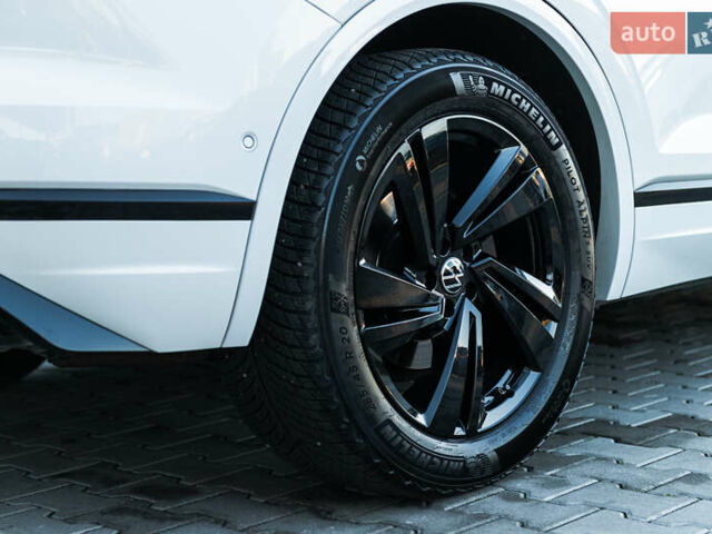 Белый Фольксваген Туарег, объемом двигателя 2.97 л и пробегом 263 тыс. км за 45500 $, фото 15 на Automoto.ua