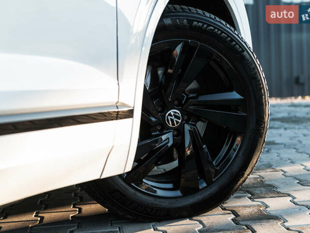 Белый Фольксваген Туарег, объемом двигателя 2.97 л и пробегом 263 тыс. км за 45500 $, фото 12 на Automoto.ua