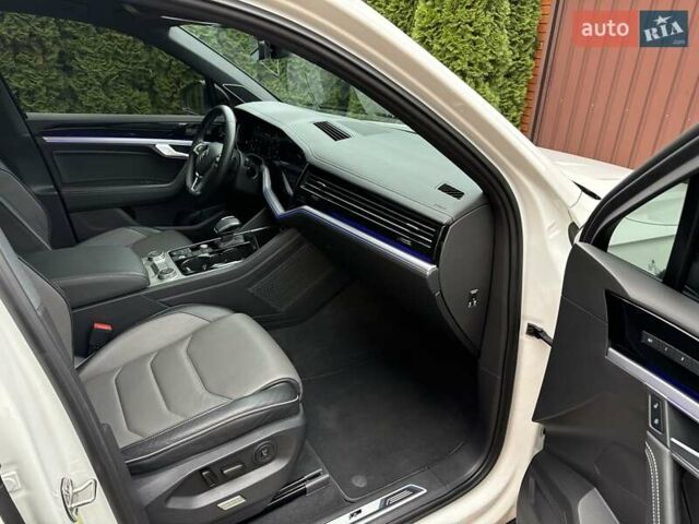 Білий Фольксваген Туарег, об'ємом двигуна 2.97 л та пробігом 141 тис. км за 51999 $, фото 53 на Automoto.ua