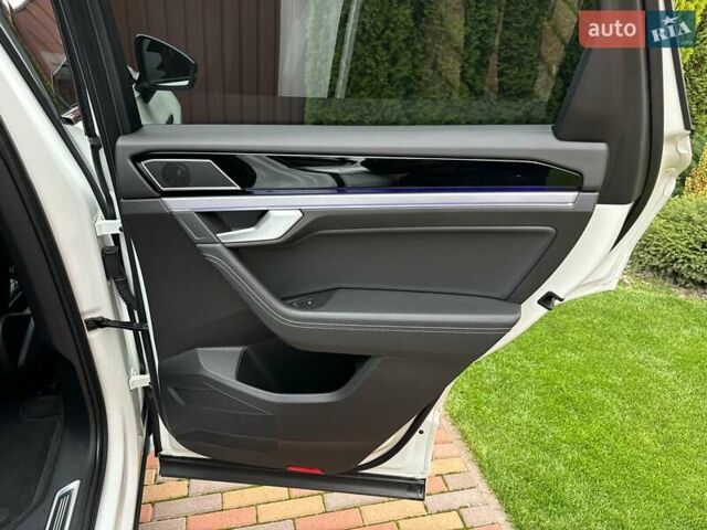 Білий Фольксваген Туарег, об'ємом двигуна 2.97 л та пробігом 141 тис. км за 51999 $, фото 64 на Automoto.ua