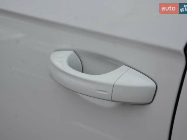 Білий Фольксваген Туарег, об'ємом двигуна 2.97 л та пробігом 268 тис. км за 38000 $, фото 11 на Automoto.ua