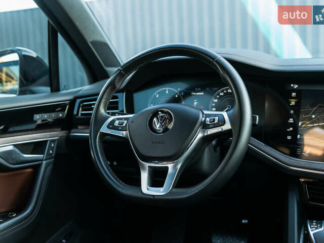 Белый Фольксваген Туарег, объемом двигателя 2.97 л и пробегом 263 тыс. км за 45500 $, фото 22 на Automoto.ua