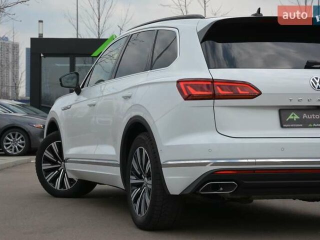 Білий Фольксваген Туарег, об'ємом двигуна 2.97 л та пробігом 268 тис. км за 38000 $, фото 7 на Automoto.ua