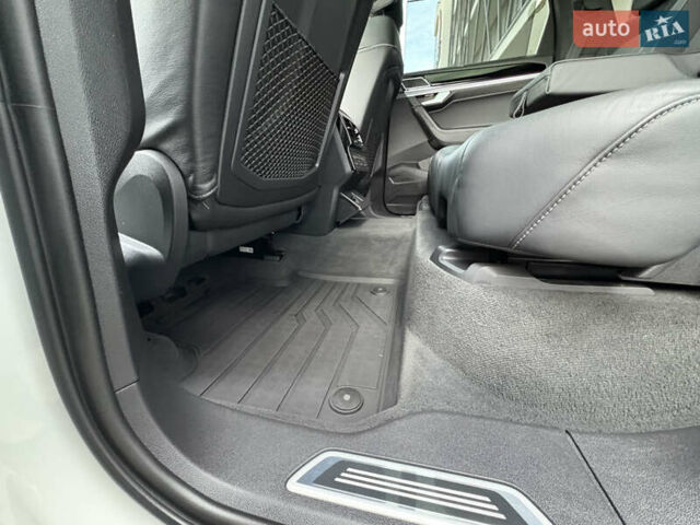 Белый Фольксваген Туарег, объемом двигателя 3 л и пробегом 156 тыс. км за 45999 $, фото 81 на Automoto.ua