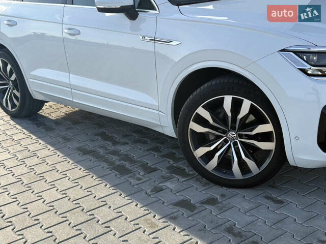 Белый Фольксваген Туарег, объемом двигателя 3 л и пробегом 156 тыс. км за 45999 $, фото 27 на Automoto.ua