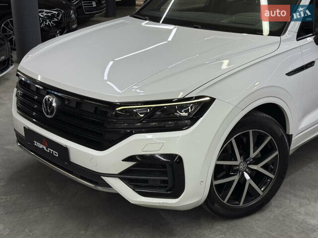 Білий Фольксваген Туарег, об'ємом двигуна 2.97 л та пробігом 146 тис. км за 51900 $, фото 7 на Automoto.ua