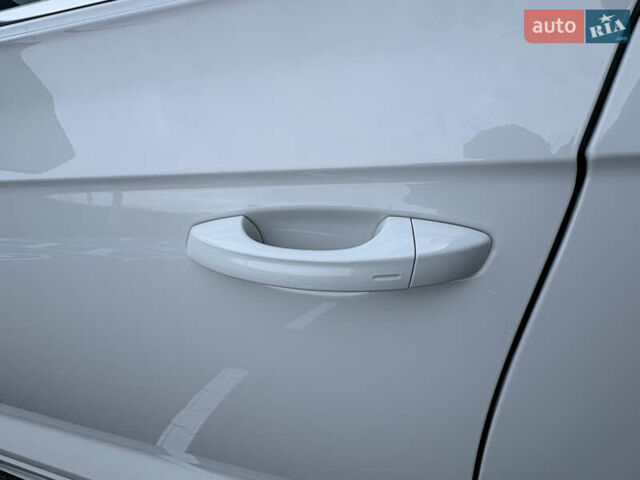 Белый Фольксваген Туарег, объемом двигателя 3 л и пробегом 156 тыс. км за 45999 $, фото 53 на Automoto.ua