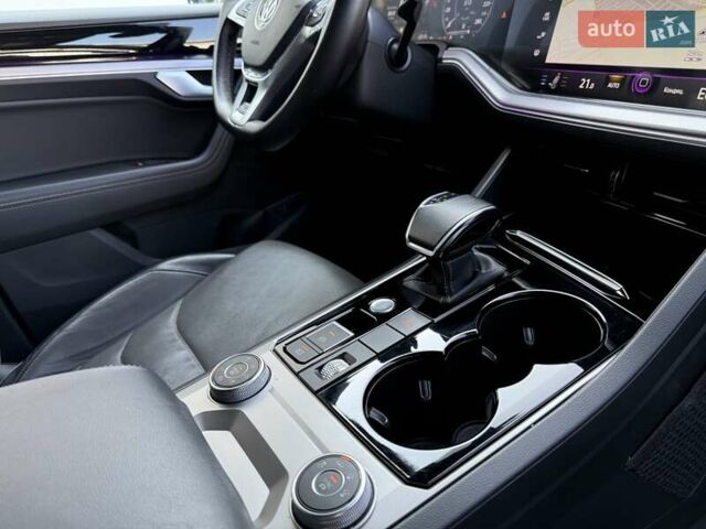 Белый Фольксваген Туарег, объемом двигателя 2.97 л и пробегом 177 тыс. км за 52900 $, фото 36 на Automoto.ua