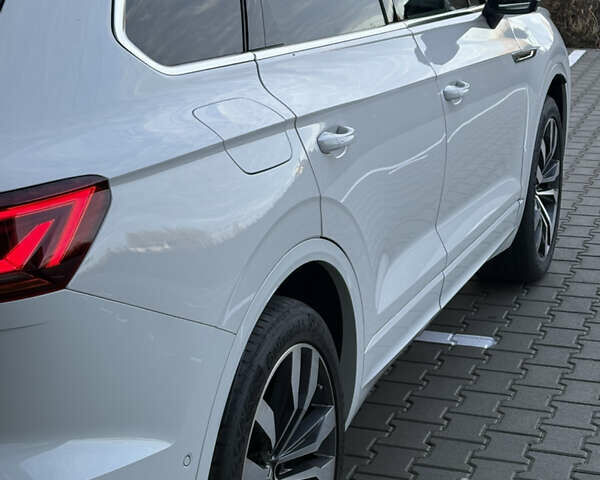 Белый Фольксваген Туарег, объемом двигателя 3 л и пробегом 156 тыс. км за 45999 $, фото 42 на Automoto.ua