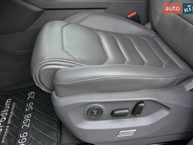 Білий Фольксваген Туарег, об'ємом двигуна 2.97 л та пробігом 268 тис. км за 38000 $, фото 42 на Automoto.ua