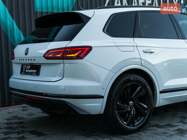 Белый Фольксваген Туарег, объемом двигателя 2.97 л и пробегом 263 тыс. км за 45500 $, фото 14 на Automoto.ua