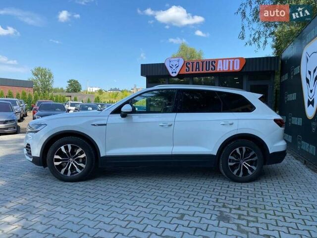 Белый Фольксваген Туарег, объемом двигателя 2.99 л и пробегом 60 тыс. км за 43500 $, фото 4 на Automoto.ua