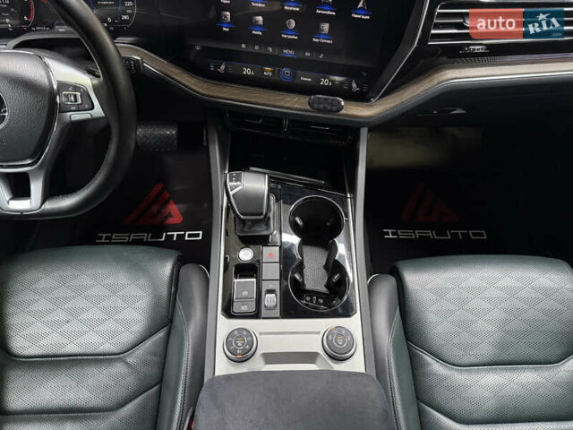 Білий Фольксваген Туарег, об'ємом двигуна 2.97 л та пробігом 146 тис. км за 51900 $, фото 27 на Automoto.ua