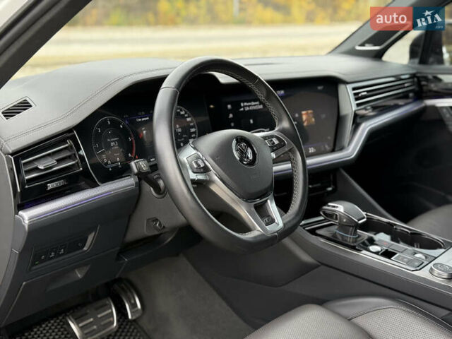 Білий Фольксваген Туарег, об'ємом двигуна 2.97 л та пробігом 91 тис. км за 56999 $, фото 17 на Automoto.ua