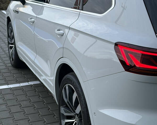 Белый Фольксваген Туарег, объемом двигателя 3 л и пробегом 156 тыс. км за 45999 $, фото 40 на Automoto.ua