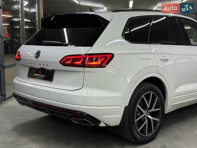 Білий Фольксваген Туарег, об'ємом двигуна 2.97 л та пробігом 146 тис. км за 51900 $, фото 16 на Automoto.ua