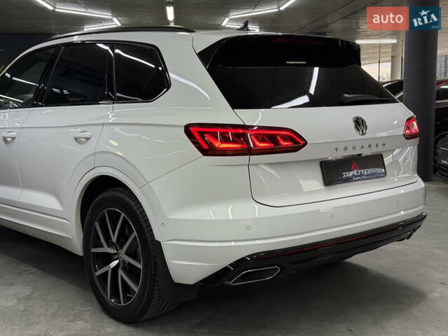 Білий Фольксваген Туарег, об'ємом двигуна 2.97 л та пробігом 146 тис. км за 51900 $, фото 12 на Automoto.ua