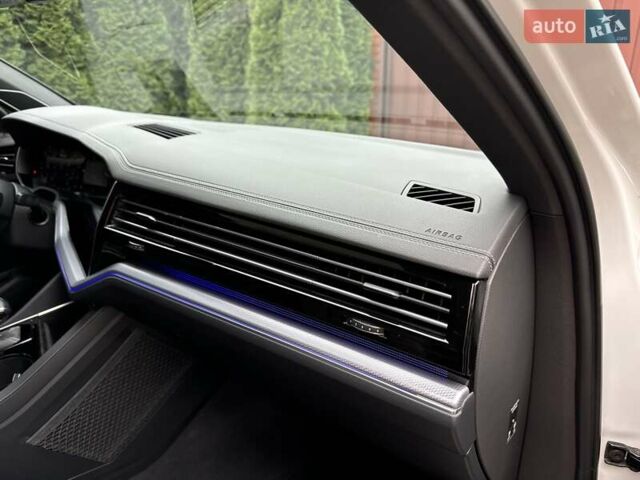 Білий Фольксваген Туарег, об'ємом двигуна 2.97 л та пробігом 141 тис. км за 51999 $, фото 56 на Automoto.ua