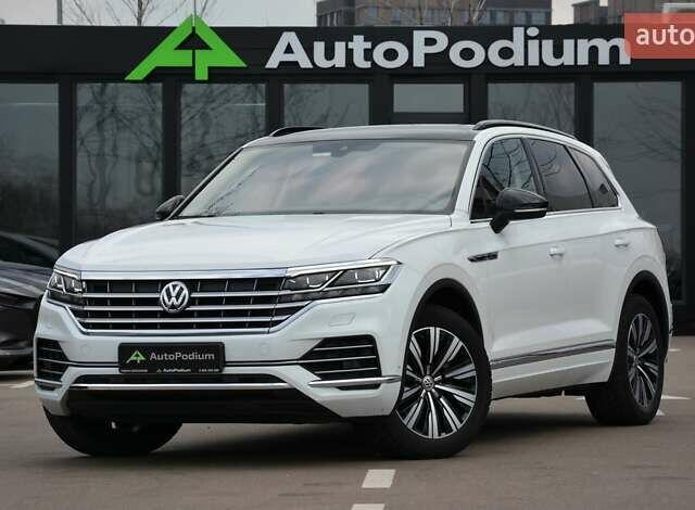 Білий Фольксваген Туарег, об'ємом двигуна 2.97 л та пробігом 268 тис. км за 38000 $, фото 4 на Automoto.ua