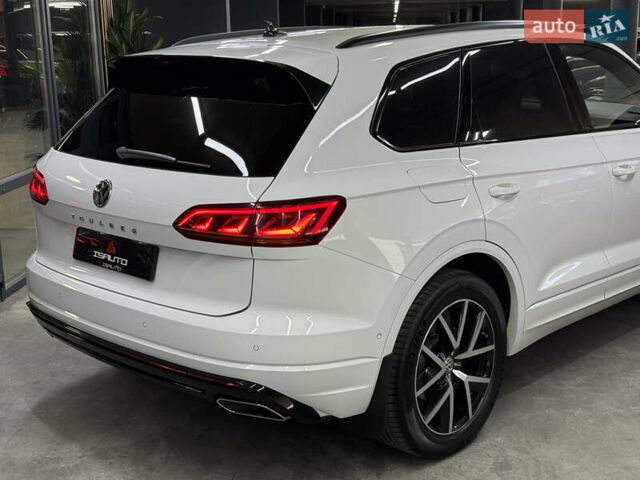 Білий Фольксваген Туарег, об'ємом двигуна 2.97 л та пробігом 146 тис. км за 51900 $, фото 15 на Automoto.ua