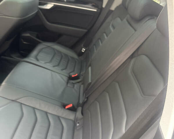 Білий Фольксваген Туарег, об'ємом двигуна 2.97 л та пробігом 165 тис. км за 43500 $, фото 11 на Automoto.ua