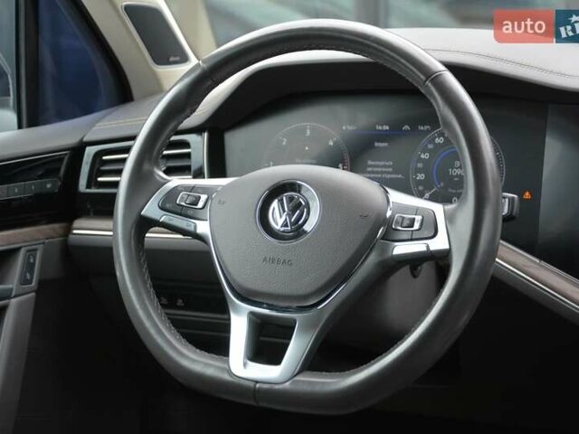 Білий Фольксваген Туарег, об'ємом двигуна 2.97 л та пробігом 268 тис. км за 38000 $, фото 17 на Automoto.ua