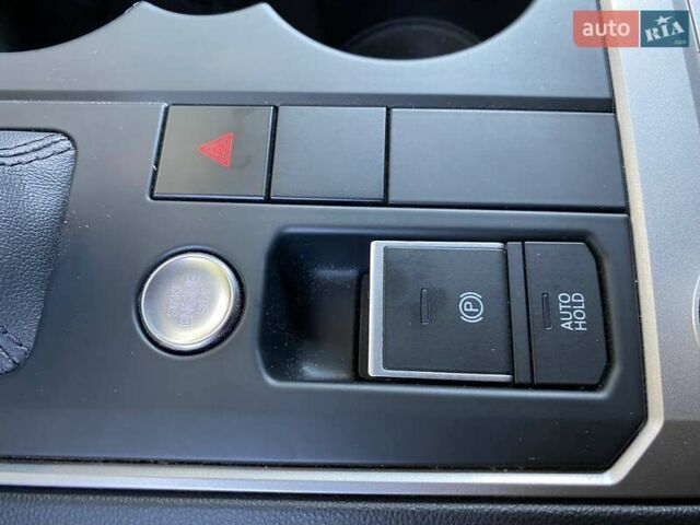 Белый Фольксваген Туарег, объемом двигателя 2.99 л и пробегом 60 тыс. км за 43500 $, фото 30 на Automoto.ua