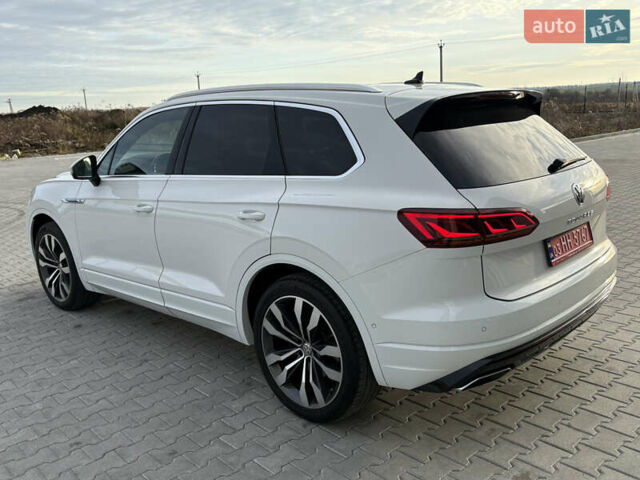 Белый Фольксваген Туарег, объемом двигателя 3 л и пробегом 156 тыс. км за 45999 $, фото 129 на Automoto.ua