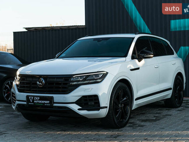 Белый Фольксваген Туарег, объемом двигателя 2.97 л и пробегом 263 тыс. км за 45500 $, фото 5 на Automoto.ua