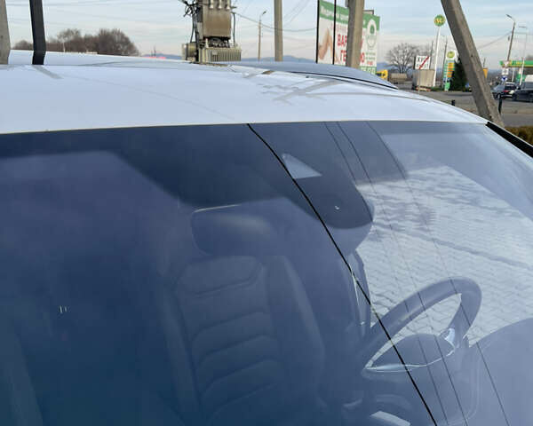 Белый Фольксваген Туарег, объемом двигателя 2.97 л и пробегом 242 тыс. км за 42990 $, фото 33 на Automoto.ua