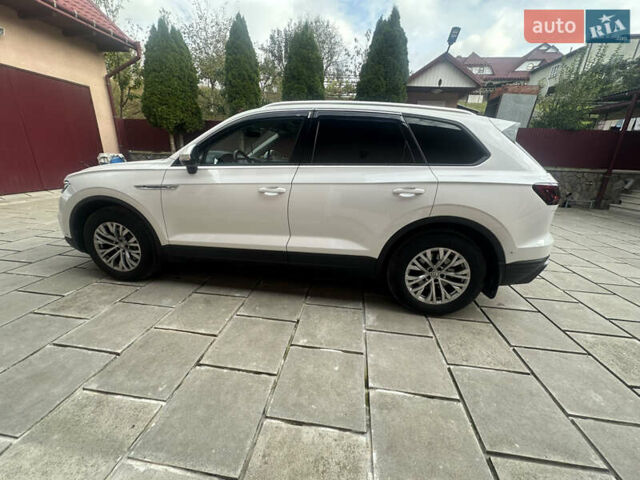 Білий Фольксваген Туарег, об'ємом двигуна 2.97 л та пробігом 165 тис. км за 43500 $, фото 3 на Automoto.ua