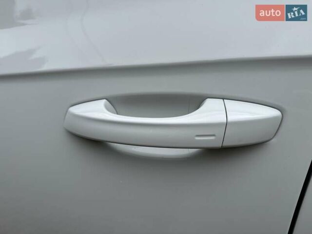 Білий Фольксваген Туарег, об'ємом двигуна 2.97 л та пробігом 141 тис. км за 51999 $, фото 16 на Automoto.ua